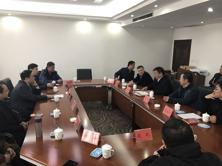 11-鞏義市委書記袁三軍、市人大主任李明楨、市政協(xié)主席談得勝、市委常委、市委辦主任朱軍、副市長劉軍杰、鞏東新區(qū)副主任劉亞濤等與太極實業(yè)董事長、十一科技法人代表趙振元、余才志、陳昌、何斌、趙斌、張松濤、趙遠遠、魏靜等會談.jpg