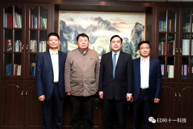 9-趙振元與叢亞東、王鵬程、劉成江在辦公室親切合影.webp.jpg